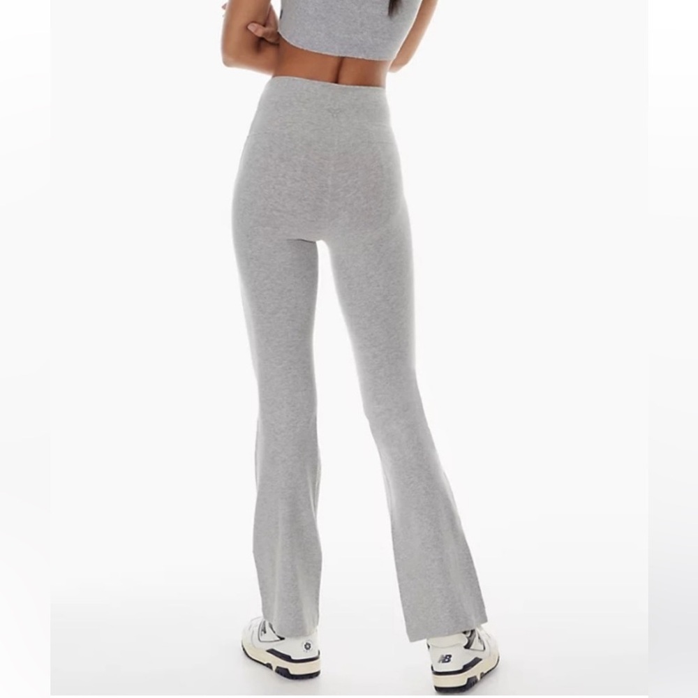 TNA ARITZIA ATMOSPHERE FLARE LEGGINGS HI-RISE NEVER WORN TAGS ATTACHED! SIZE XXS